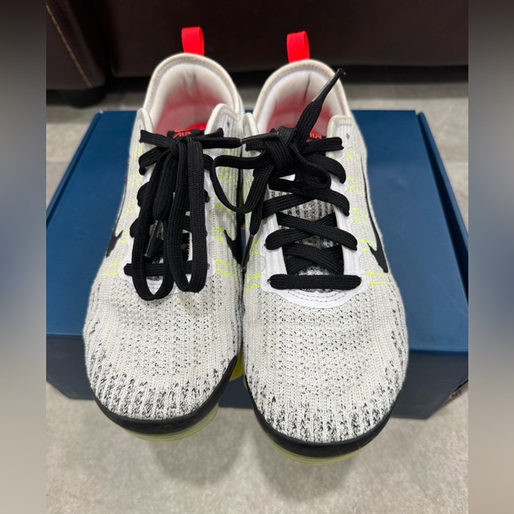 Nike Air Vapormax Flyknit 3 White Black Volt Sz 6Y/7.5Wmns - Picture 4 of 7